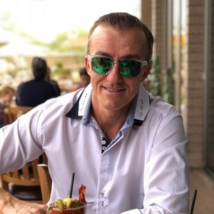 Meet your Posher, Adrian